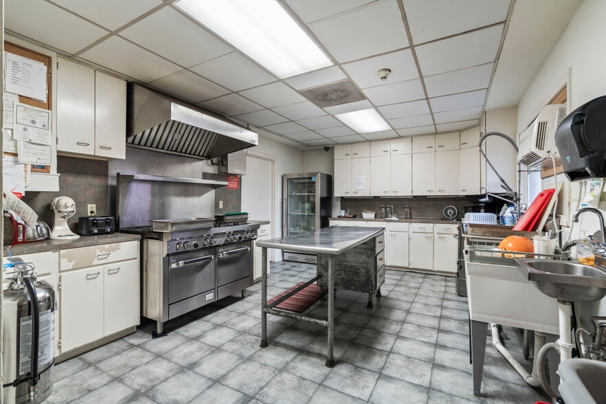 More Photos Of 3511 Linkwood Dr, Houston Religious Facility For Sale