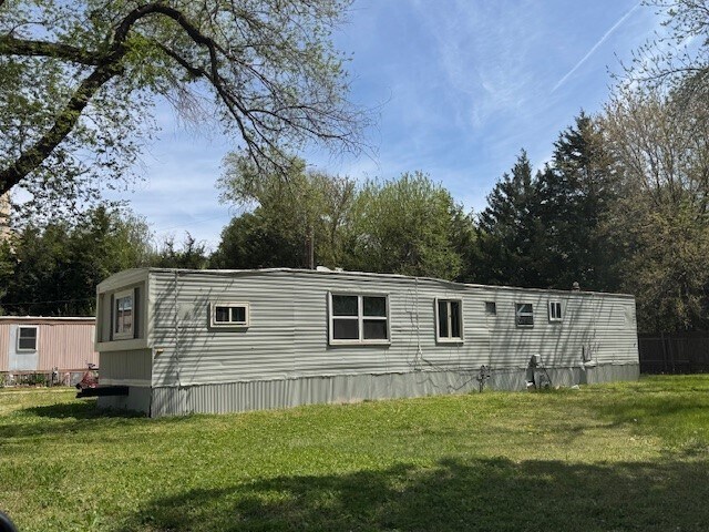 More Photos Of 1800 Windsor, Newton Manufactured Housing Mobile Home Park For Sale