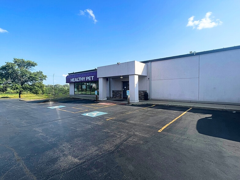 More Photos Of 2620 N Farnsworth Ave, Aurora Freestanding For Sale