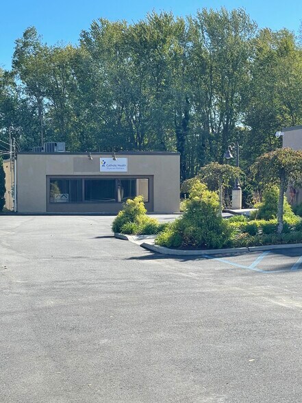 More Photos Of 189 Main Rd, Riverhead Medical For Lease