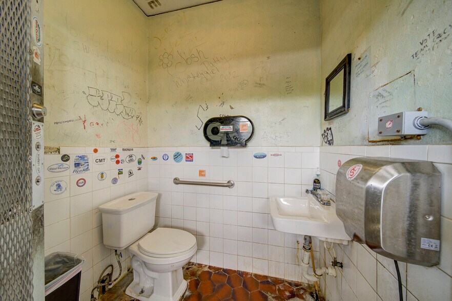 More Photos Of 58000 Card Sound Rd, Key Largo Restaurant For Sale