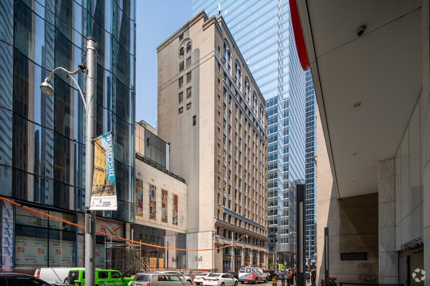 More Photos Of 330 Bay St, Toronto Office For Lease