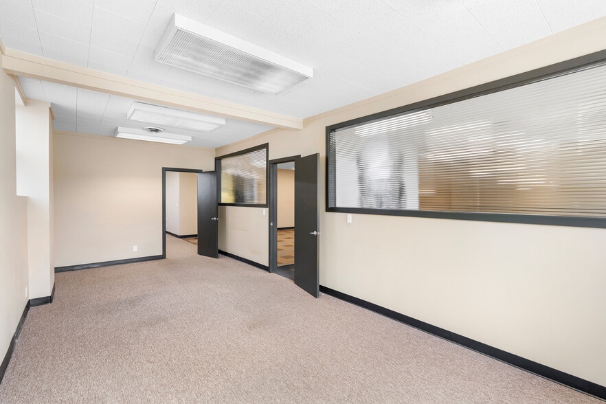 More Photos Of 305 NE Russell St, Portland Light Manufacturing For Sale