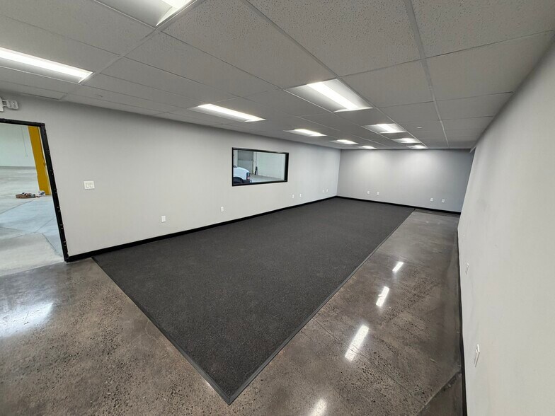 More Photos Of 1010 N Grove St, Anaheim Warehouse For Lease
