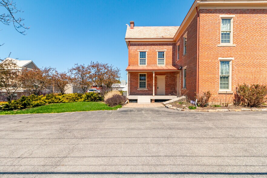 More Photos Of 323 S Main St, Zelienople Office Residential For Lease