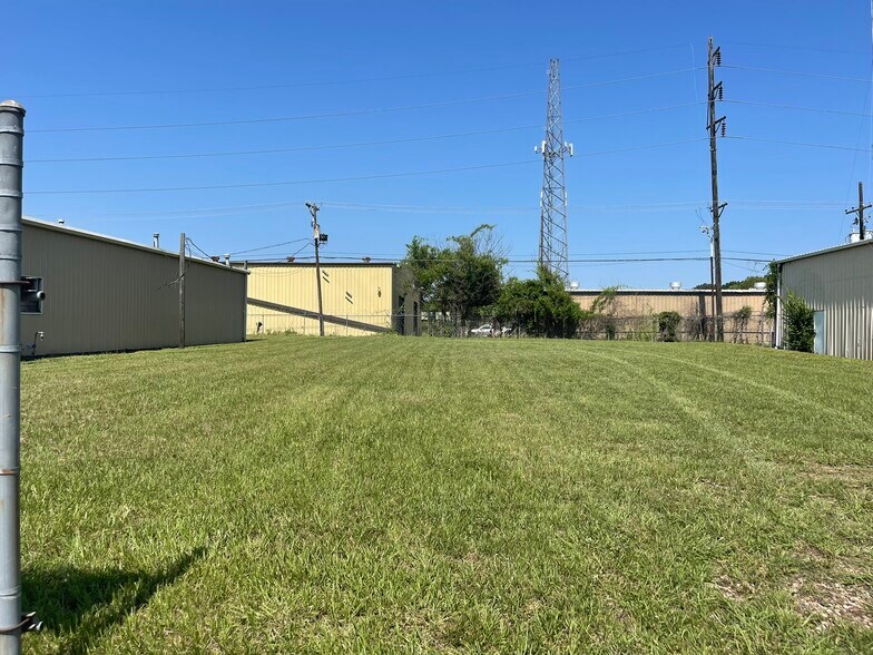 More Photos Of 1123 N Carrollton Ave, Baton Rouge Warehouse For Lease