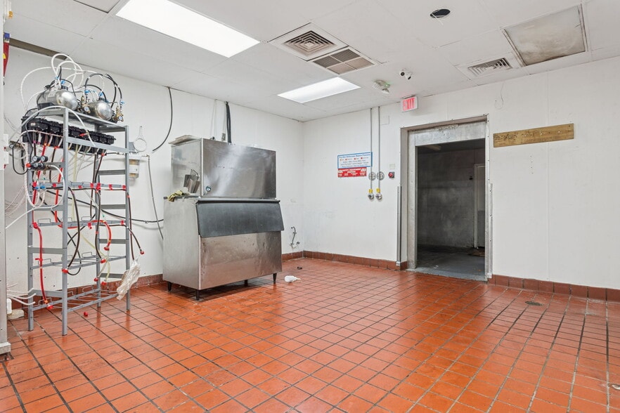 More Photos Of 6620 E Dr Martin Luther King Jr Blvd, Tampa Fast Food For Lease