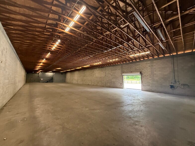 More Photos Of 9610 Harney Rd, Thonotosassa Warehouse For Sale