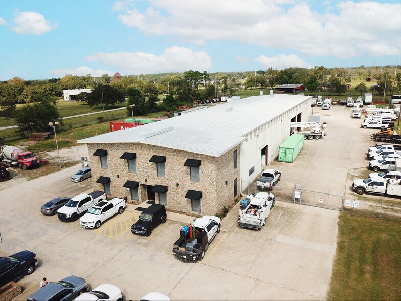 Primary Photo Of 1112 FM 517 Rd, Alvin Warehouse For Lease