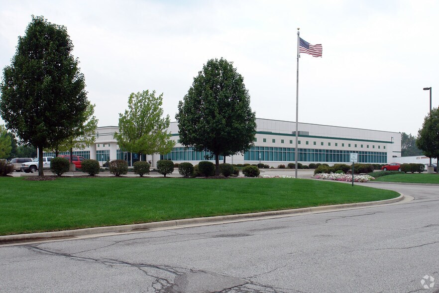 More Photos Of 8940 Vincennes Cir, Indianapolis Light Distribution For Sale