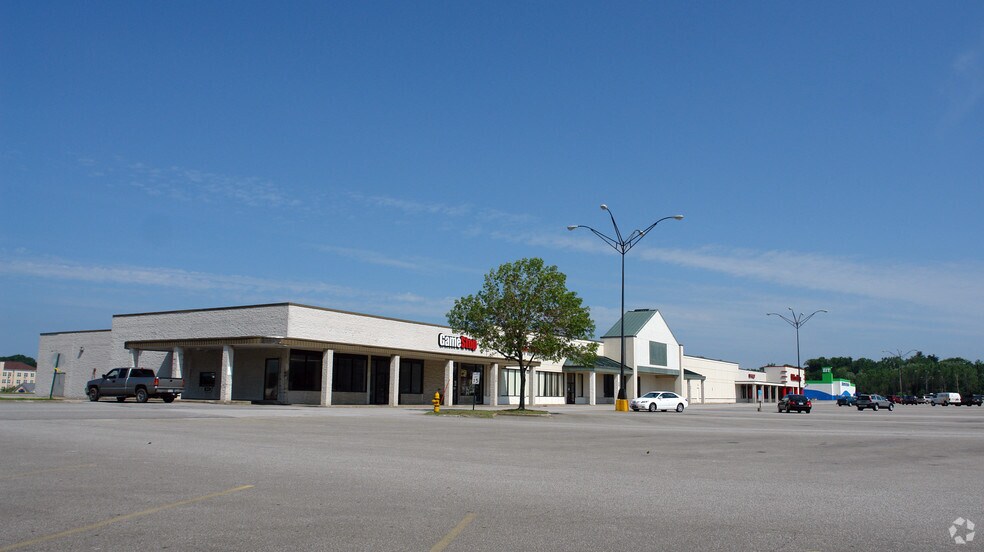 More Photos Of 654 Millcreek Mall, Erie Unknown For Lease