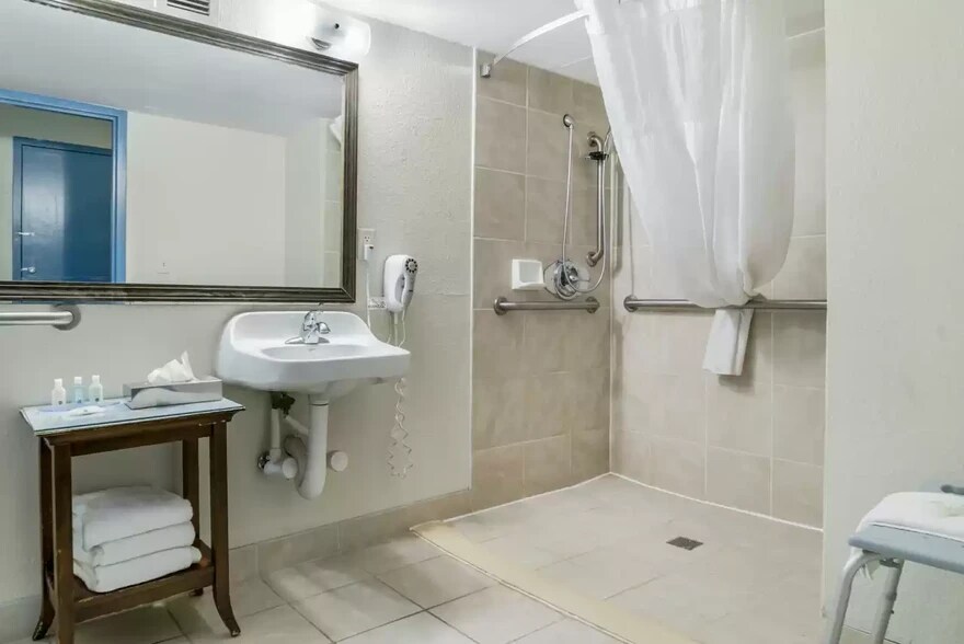 More Photos Of 30375 Plymouth Rd, Livonia Hotel For Lease