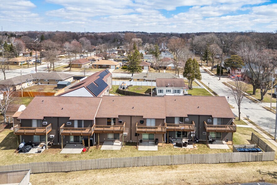 More Photos Of 1747 Oakdale Ave, Green Bay Apartments For Sale