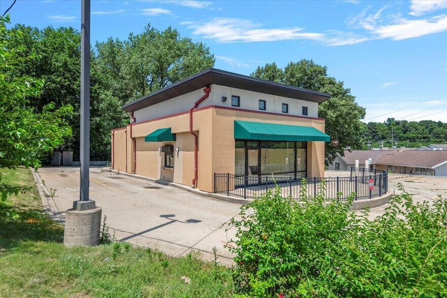 More Photos Of 2003 W Monroe St, Springfield Fast Food For Sale