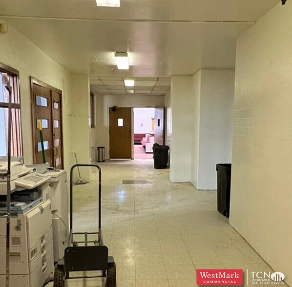 More Photos Of 701 E Queens St, Lubbock Schools For Sale