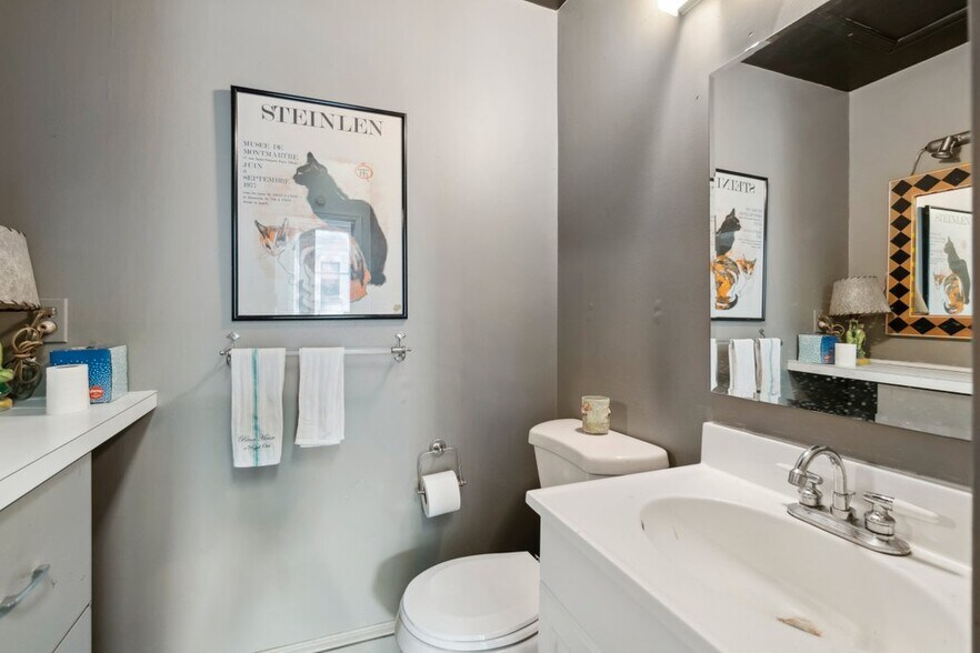 More Photos Of 519-521 N Charles St, Baltimore Office For Sale