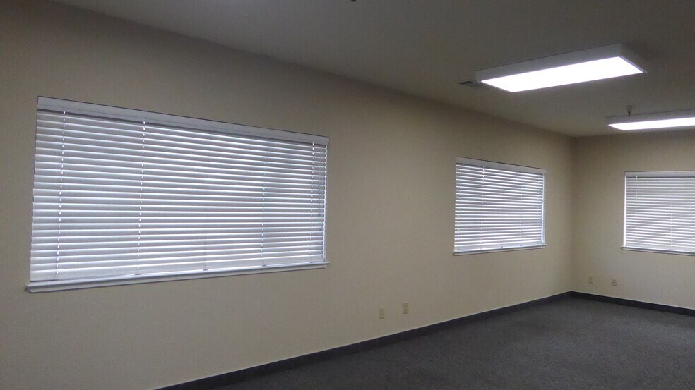 More Photos Of 40 Union Way, Vacaville Warehouse For Lease