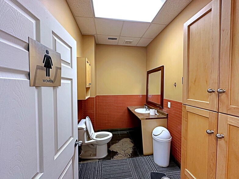 More Photos Of 195 Mackay Cres, Fort McMurray Warehouse For Sale