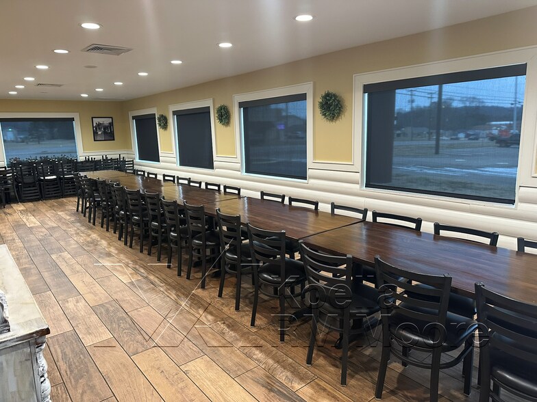 More Photos Of 10321 Chapman Hwy, Seymour Restaurant For Sale