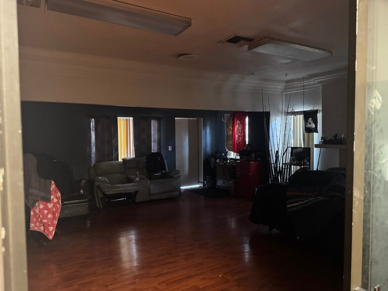 More Photos Of 619 N Anaheim Blvd, Anaheim Auto Dealership For Sale