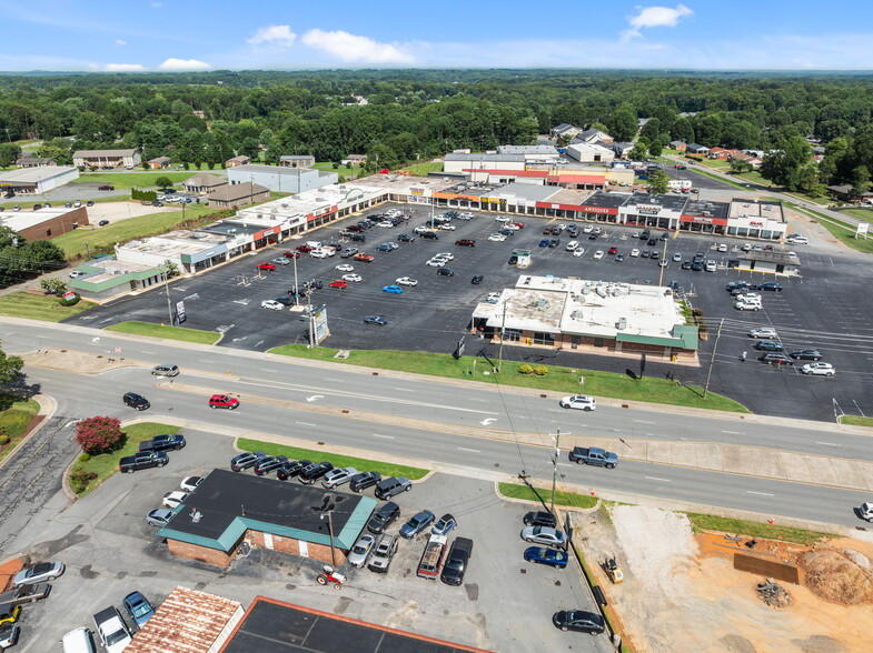 More Photos Of 607 S Main St, King Department Store For Lease