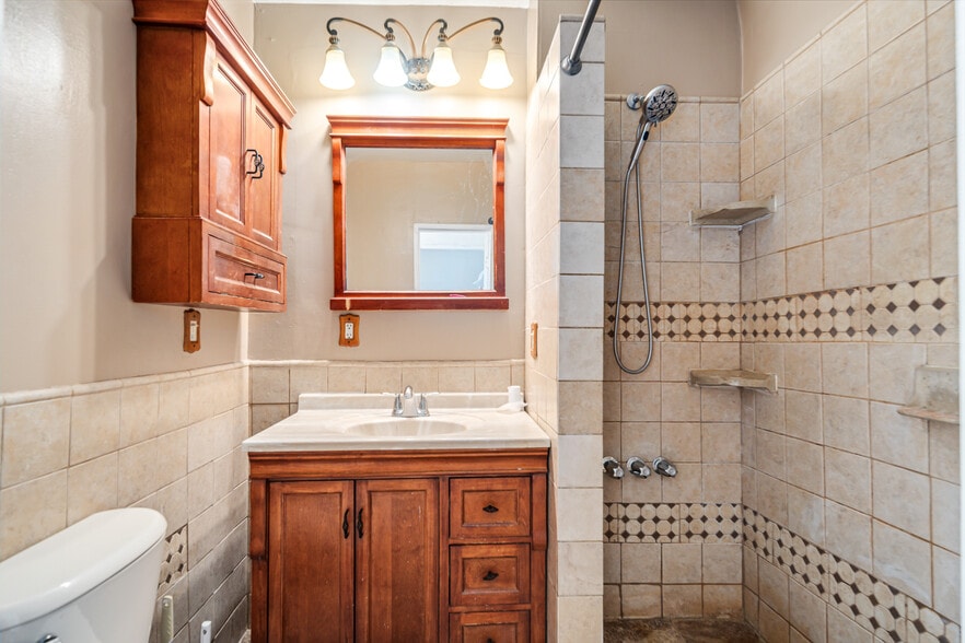 More Photos Of 8837 E Palmdale Blvd, Palmdale Research And Development For Sale