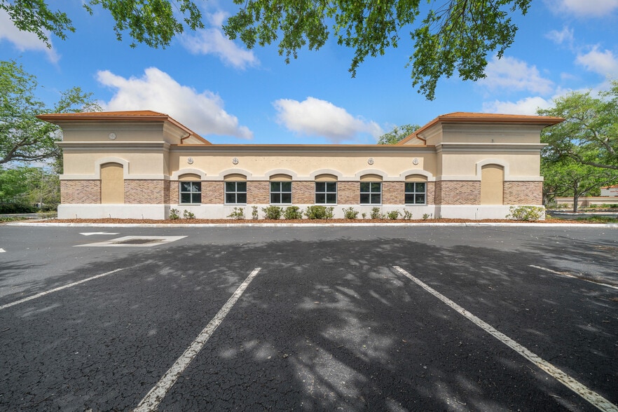 More Photos Of 5885 Central Ave, Saint Petersburg Office For Lease