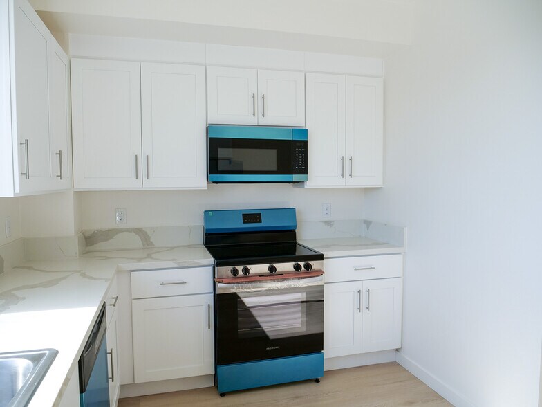 More Photos Of 38225 9th Street East, Palmdale Apartments For Sale