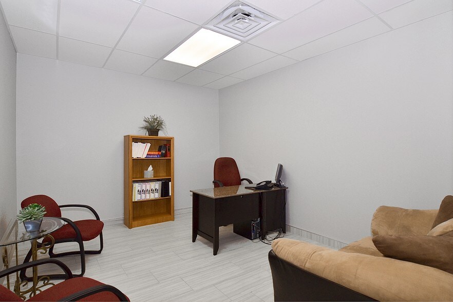 More Photos Of 628 Centre St, Dallas Office For Sale