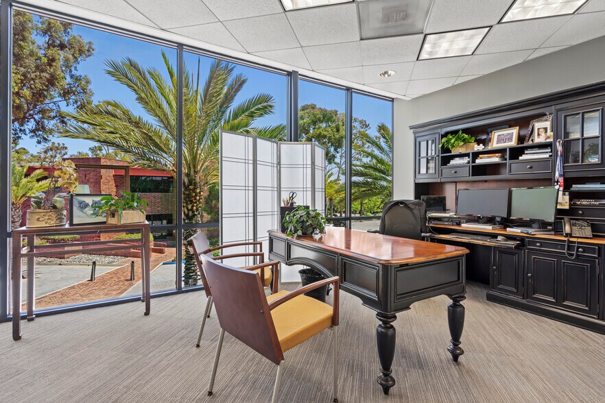 More Photos Of 7 Upper Newport Plaza Dr, Newport Beach Office For Sale