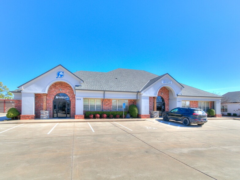 Primary Photo Of 901-909 Wall St, Norman Office For Lease