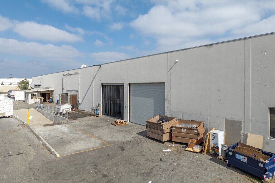 More Photos Of 2150 S Parco Ave, Ontario Manufacturing For Lease