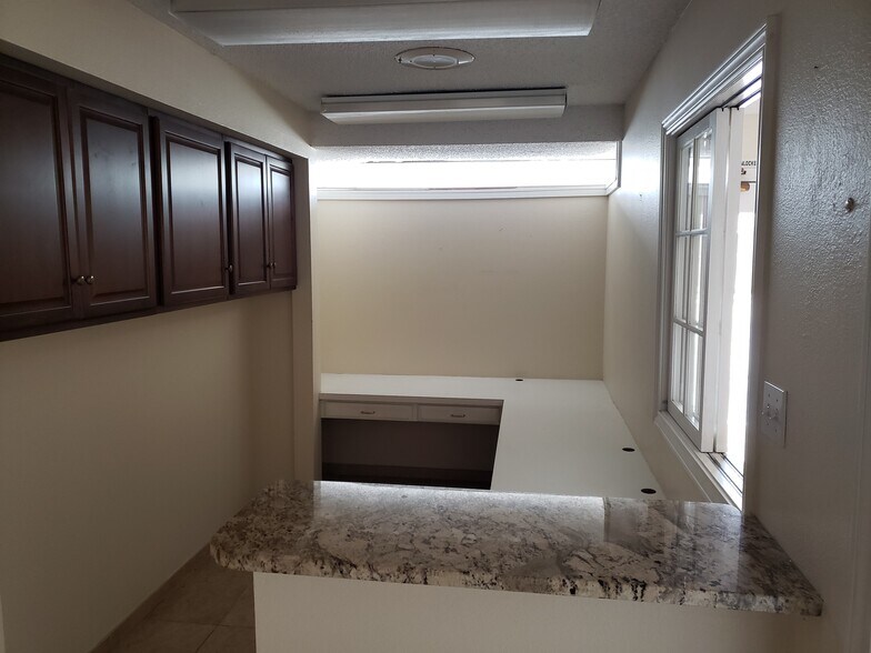 More Photos Of 3204 N MacArthur Blvd, Irving Medical For Sale