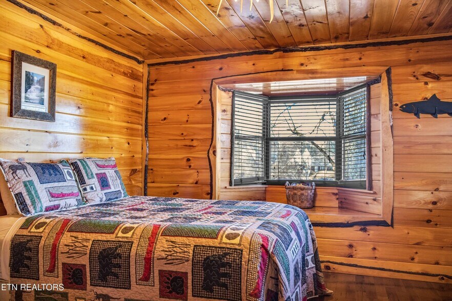 More Photos Of 1012 Highway 165, Tellico Plains Hospitality For Sale