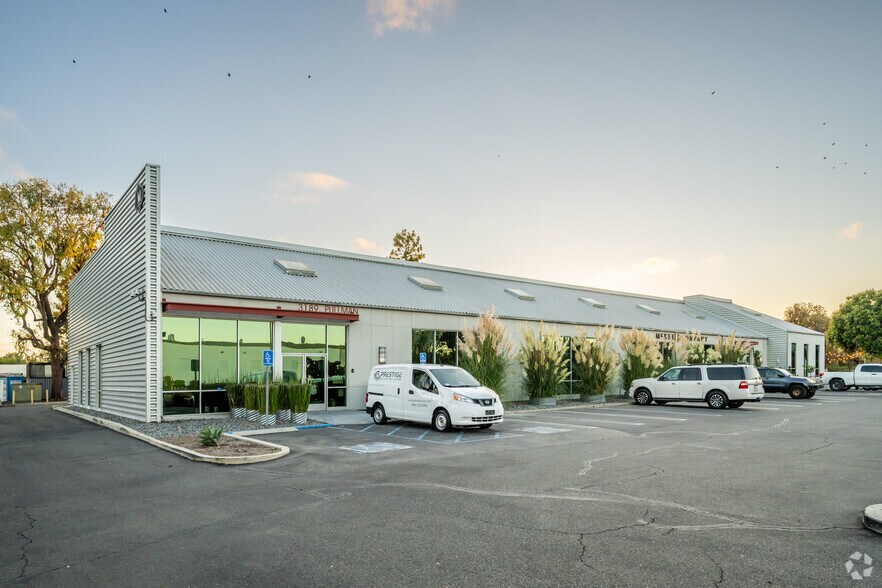 More Photos Of 3185-3189 Pullman St, Costa Mesa Office For Sale