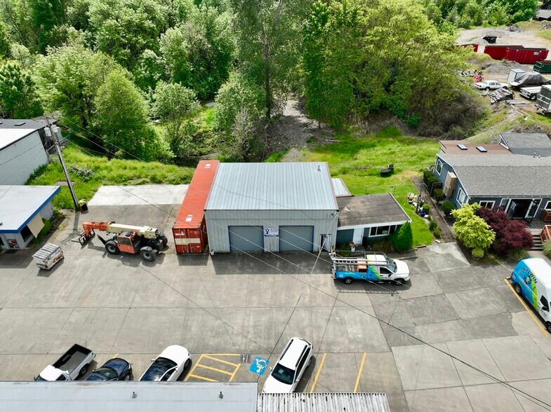 More Photos Of 3144 SE Tualatin Valley Hwy, Hillsboro Warehouse For Lease