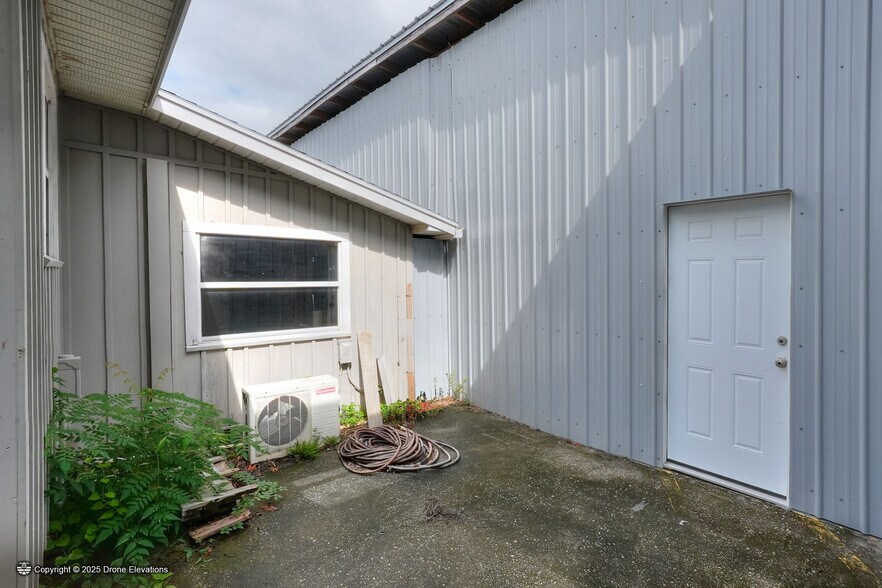 More Photos Of 1517 US 17, Eagle Lake Warehouse For Lease