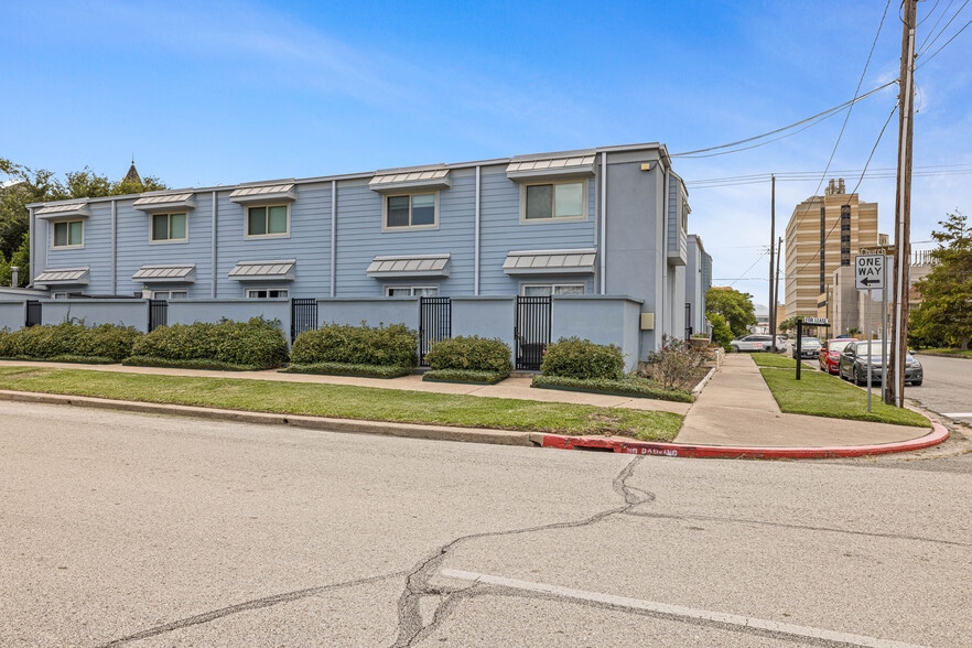 Primary Photo Of 525 11th St, Galveston Apartments For Sale
