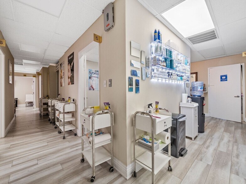 More Photos Of 18345 Ventura Blvd, Tarzana Medical For Lease