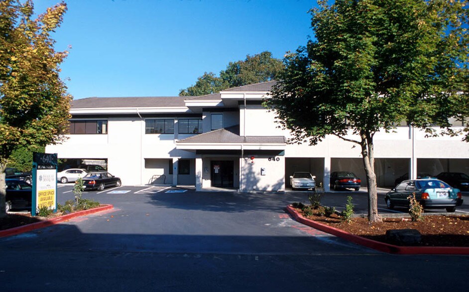 More Photos Of 640 NW Gilman Blvd, Issaquah Office For Lease