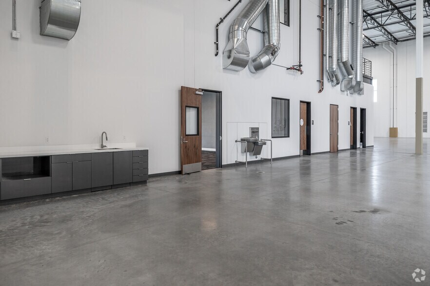 More Photos Of 1500 S Raymond Ave, Fullerton Distribution For Sale