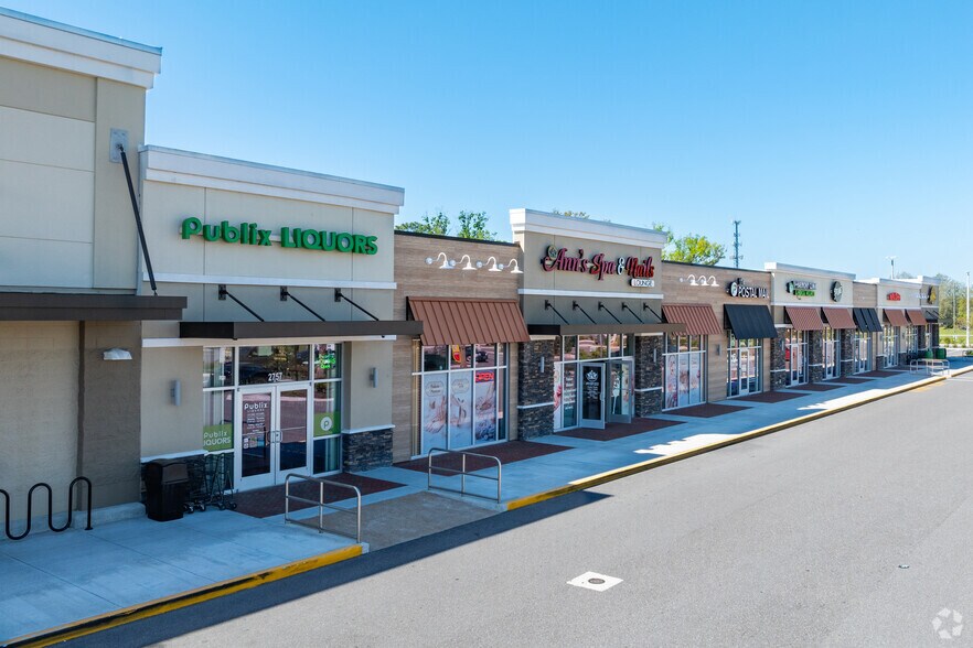 More Photos Of 2741-2801 E County Line Rd, Lutz General Retail For Lease