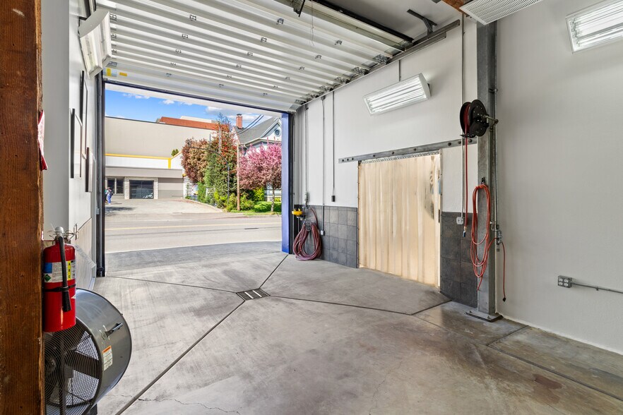 More Photos Of 1100-1118 NW 21 Ave, Portland Storefront For Sale
