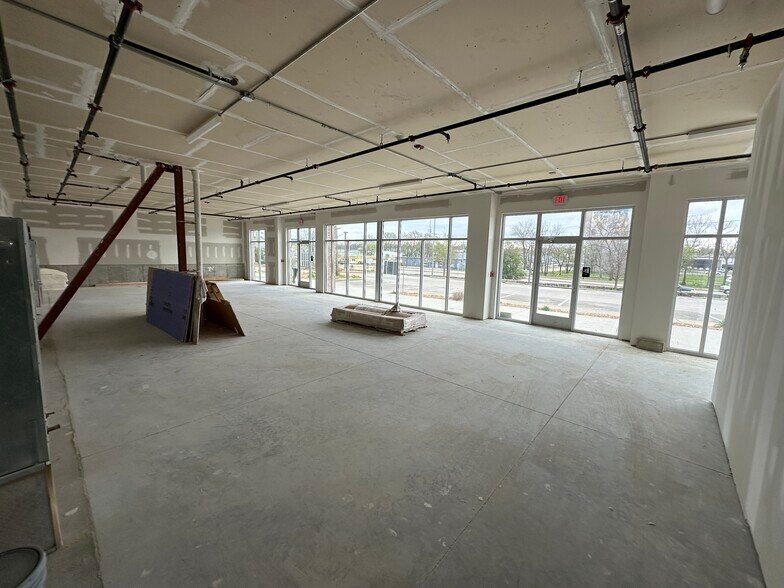 More Photos Of 1255 E Chestnut Expy, Springfield Apartments For Lease