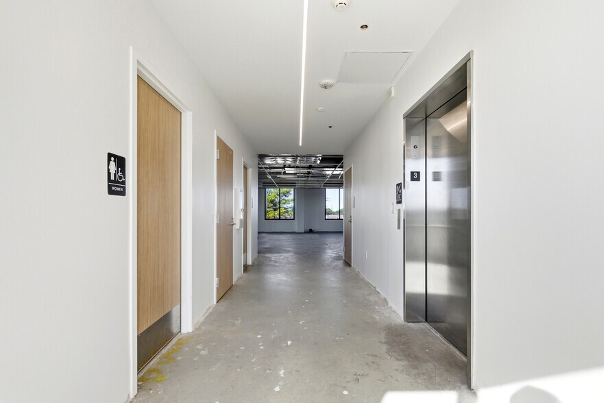 More Photos Of 10402 Valley Forge Dr, Houston Office For Lease