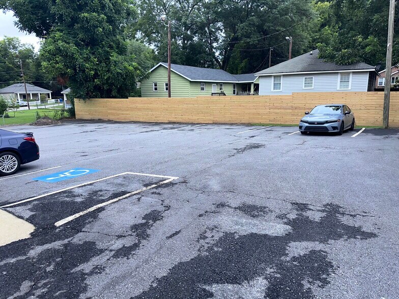 More Photos Of 981 Martin Luther King Jr Dr, Atlanta Office Residential For Lease