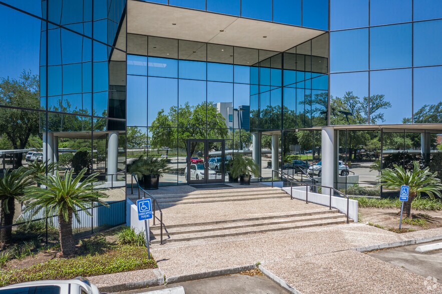 More Photos Of 222 Pennbright Dr, Houston Office For Lease