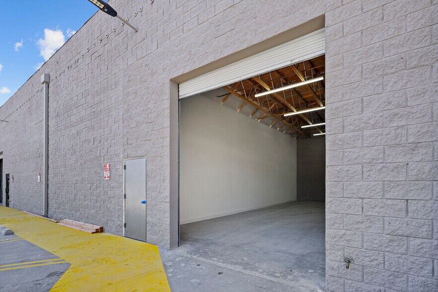 More Photos Of 10926 Randall St, Sun Valley Warehouse For Lease