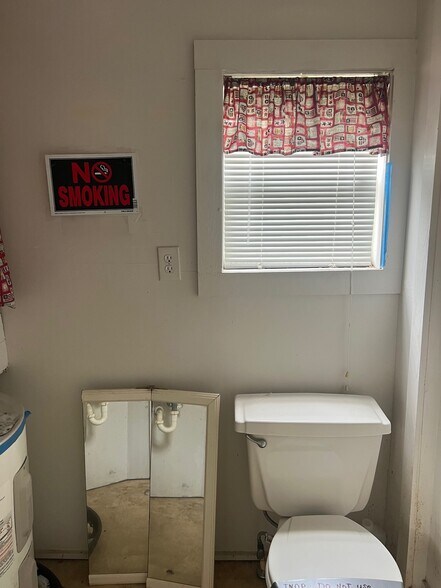 More Photos Of FM 1514, Coldspring Storefront Retail Office For Sale