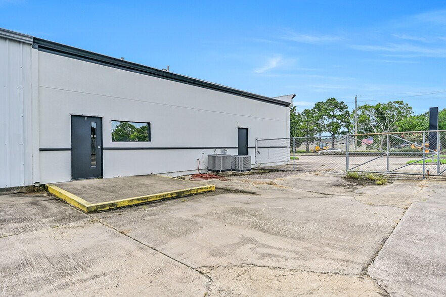 More Photos Of 512 N Friendswood Dr, Friendswood Office For Lease